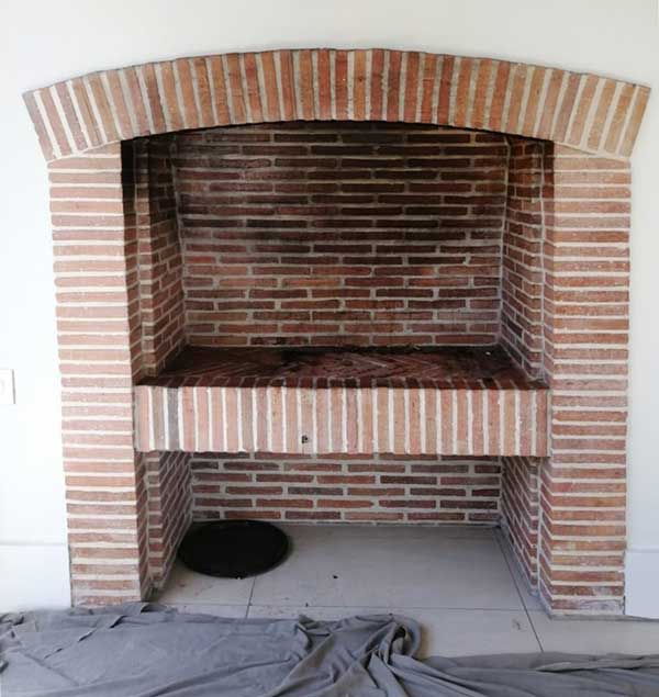 Before - Brick braai with curved lintol